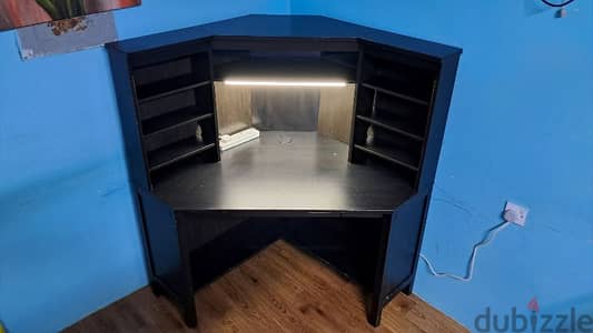 CORNER DESK