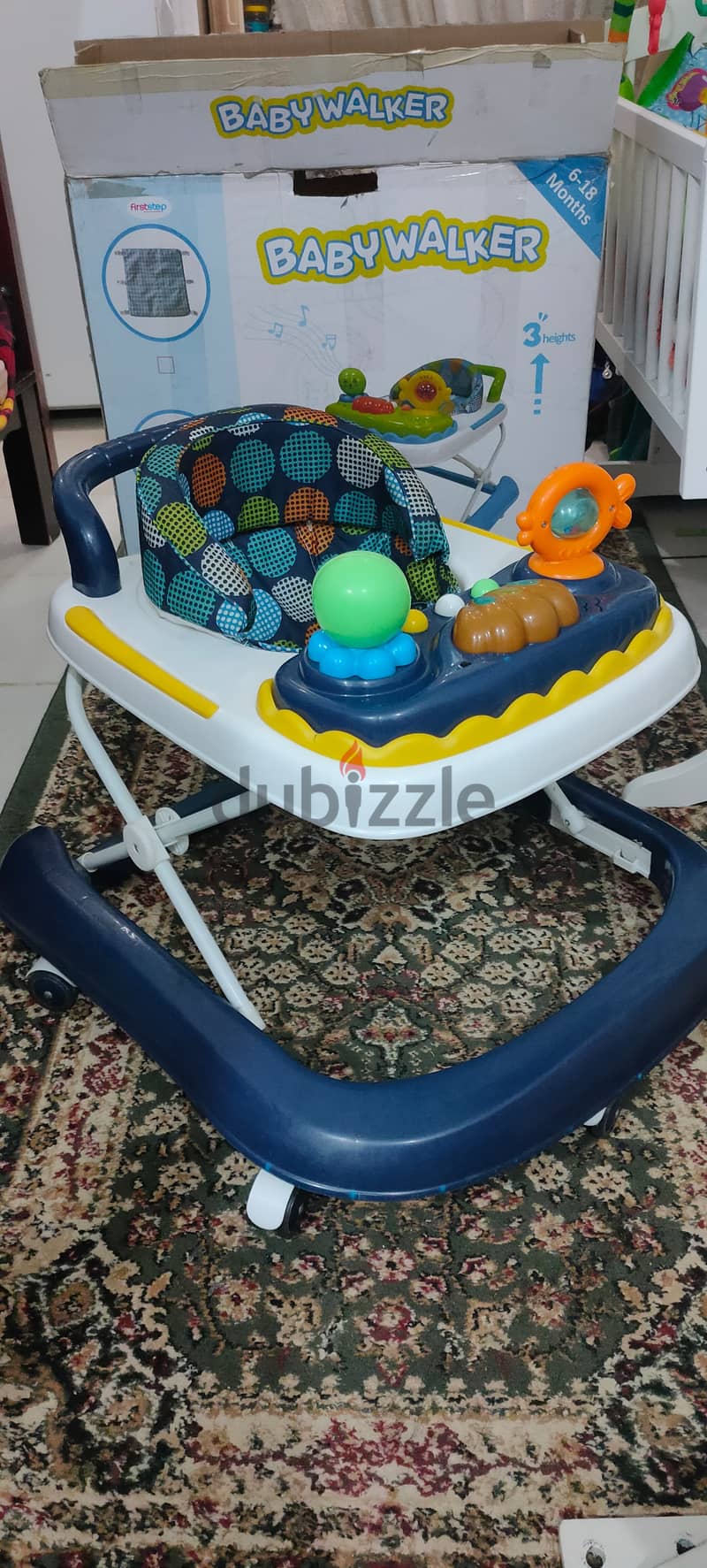 Baby walker with music and rhythm. Good condition. 2