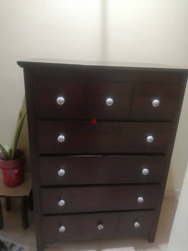 chest of drawers 1