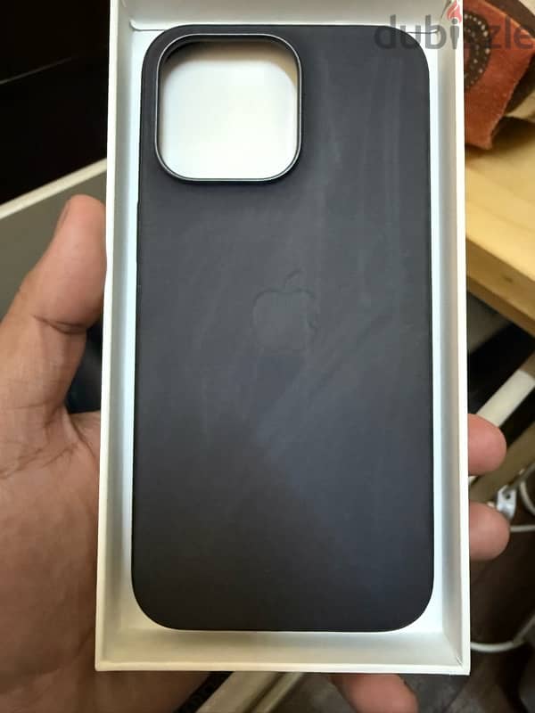 APPLE FIne Wooven Black case 5