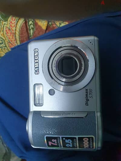 Samsung Digimax S700 7.2MP - Digital Camera - Silver