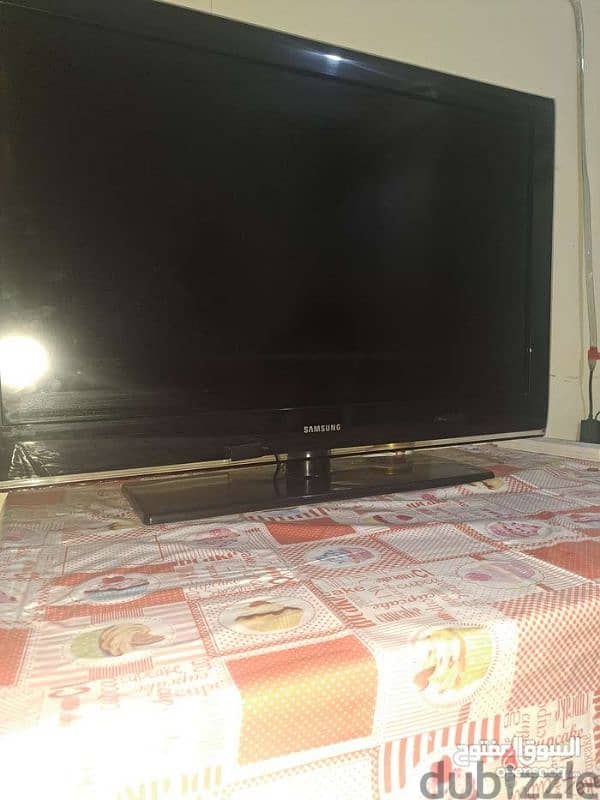 Samsung 43 inch tv and ikea table 2