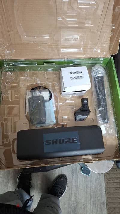 shure pg58 wireless microphone .