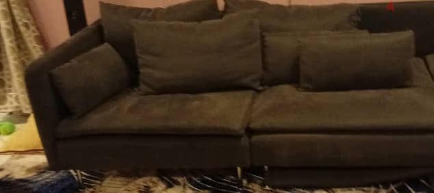 SINGLE  PIECE  2/3 SEATER  BRANDED  SOFA  WITH CUSSIONS FOR  SALE 1