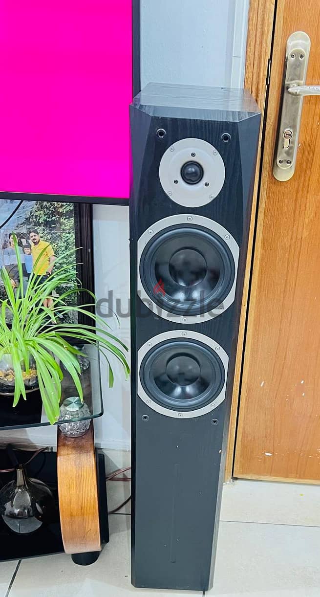 Wansa tower speakers in good condition (4tower +1centre speaker) 2