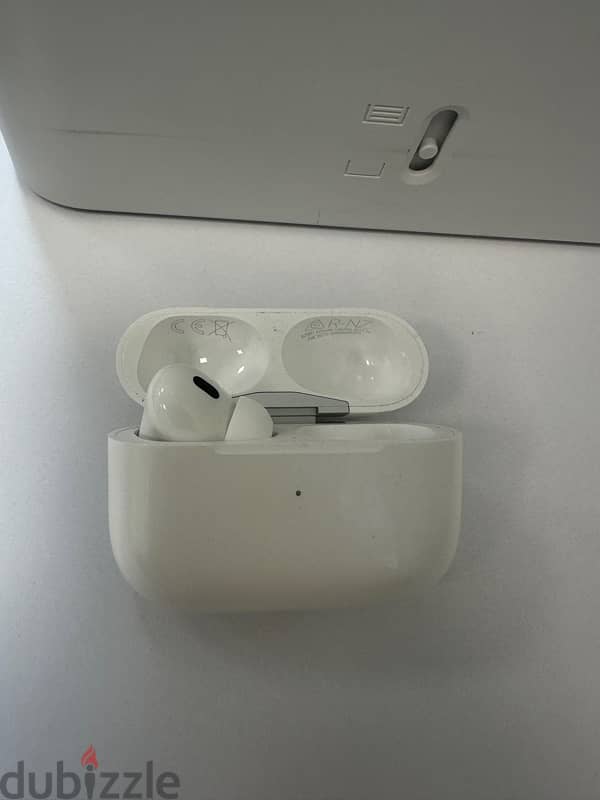 airpods pro2 lightning charger good case 0