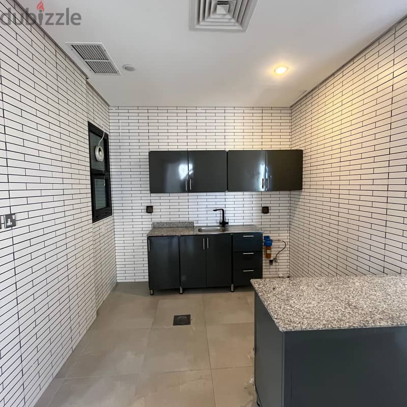 Sea view apartment with balcony for rent in Salmiya 3