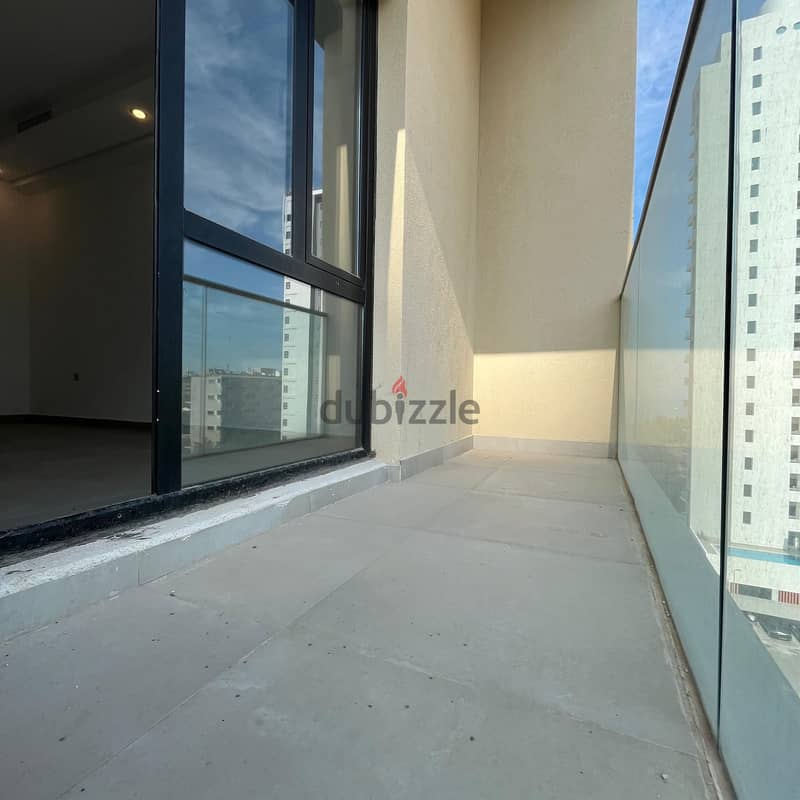 Sea view apartment with balcony for rent in Salmiya 6