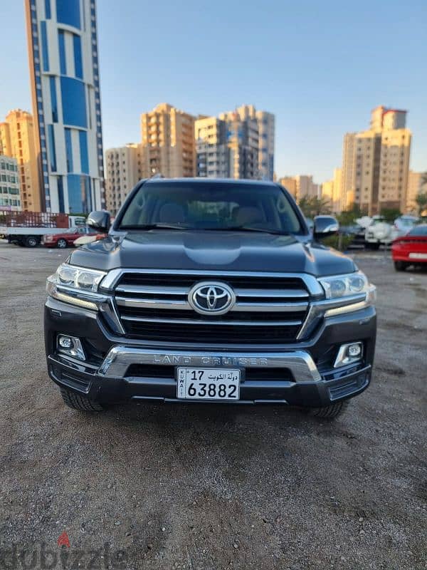 Toyota Land Cruiser 2020 GXR V8 FULL OPTION 1