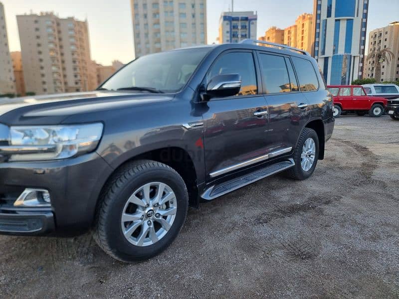 Toyota Land Cruiser 2020 GXR V8 FULL OPTION 2