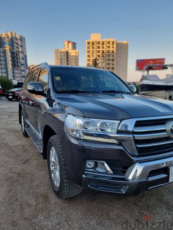 Toyota Land Cruiser 2020 GXR V8 FULL OPTION 9