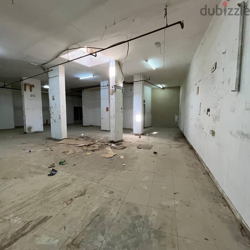 Basement warehouse for rent in Farwaniya, Block 5 2