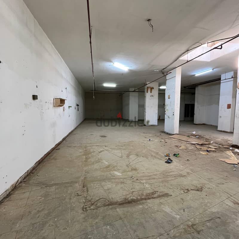 Basement warehouse for rent in Farwaniya, Block 5 3