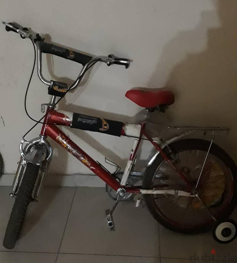 Dining table + Electric lamp + kid cycle for sale 4