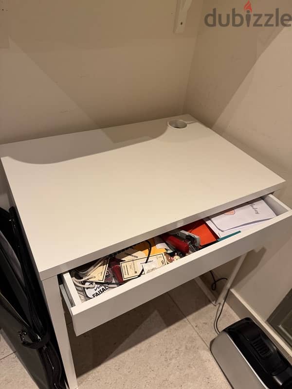 white desk 0