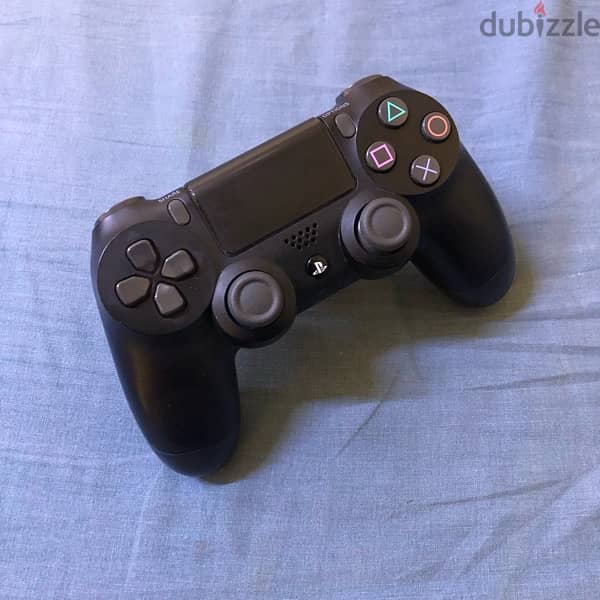 Ps4 Pro 1Tb with a controller and 2 discs (Negotiable) 6