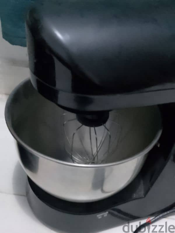 mixer / grinder in a good condition جهاز خفق بحاله ممتازه 3