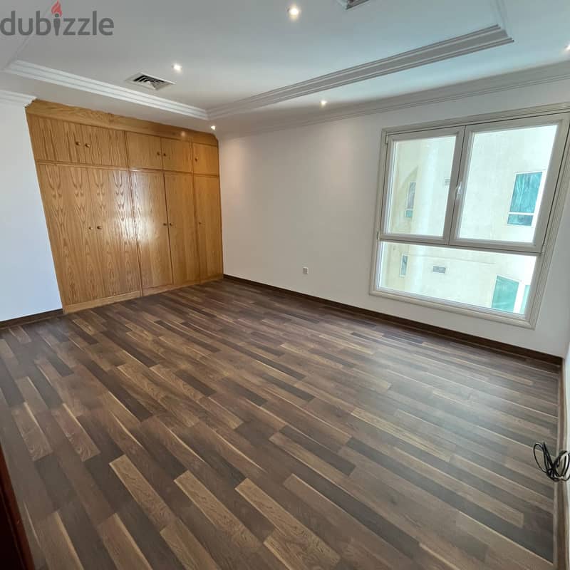 Duplex with sea view for rent in Salmiya Block 11 4