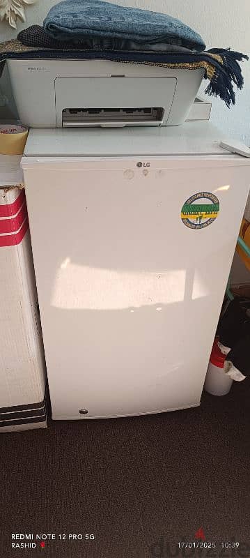 I sell my refrigerator in good condition not a vejitebal box no have 1