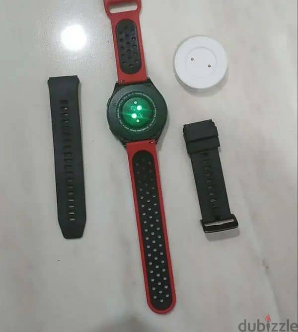 Huawei Watch Gt2e with charger and extra straps 0