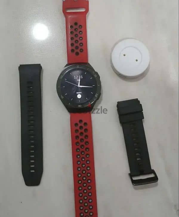 Huawei Watch Gt2e with charger and extra straps 2