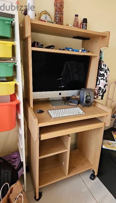 computer table and chair