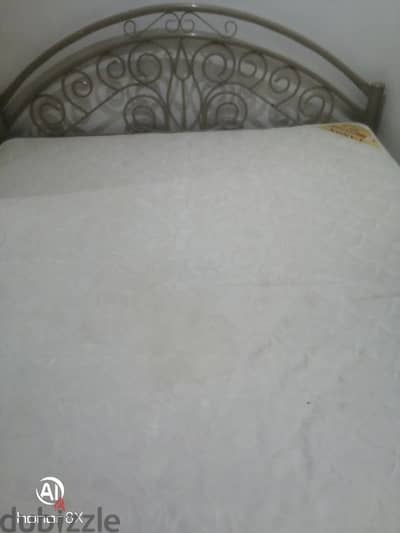 Iron king size metel bed very good condition and cannon matress