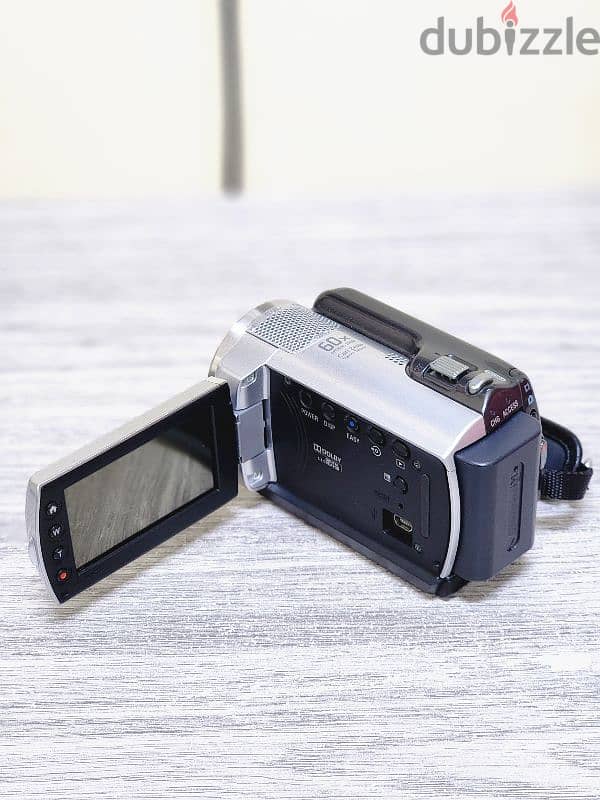 Sony Handycam DCR-SR67E - Excellent Condition & Original Accessories 1