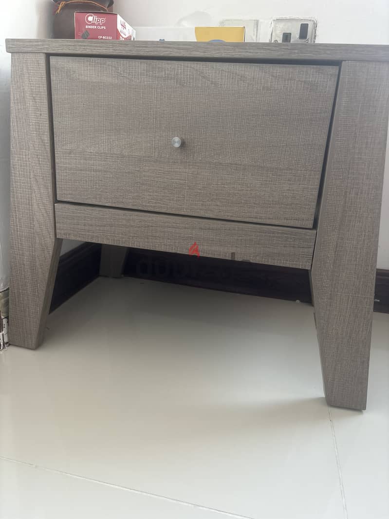 2 Bed side table available for sale 2