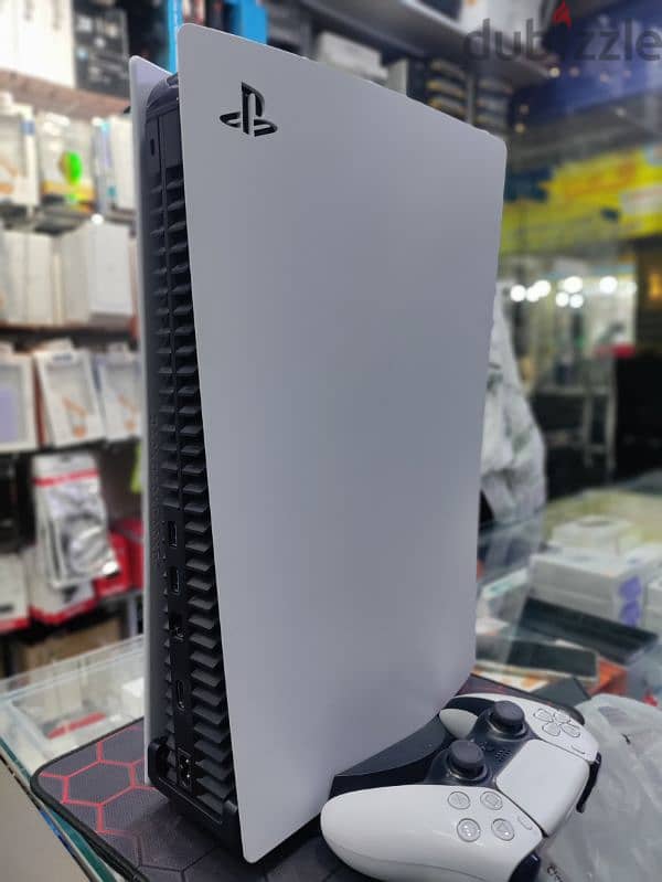 PS5 disc edition brand new condition 1tb with 1 controller 1