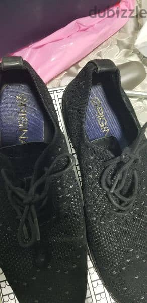 2 used cole haan shoes in excellent condition like new . . black gray