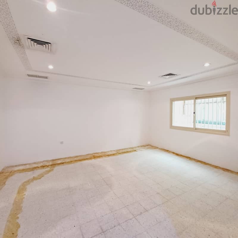 Full ground floor with a yard for rent in Salwa, Block 11 5