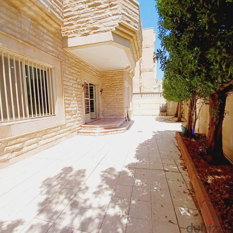 Full ground floor with a yard for rent in Salwa, Block 11 12