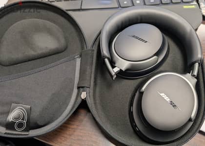 BOSE Quite Comfort Ultra Headphones W/CASE