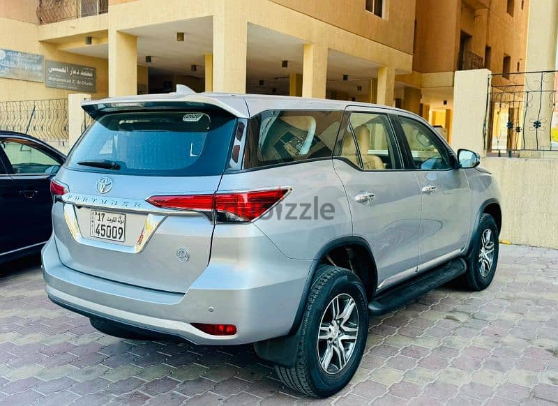 Toyota Fortuner 2020 1