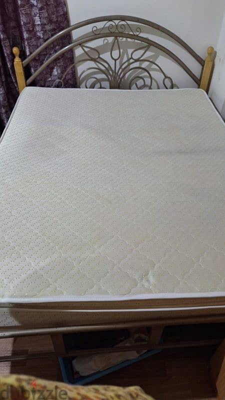 Queen size bed with mattres for sale 2