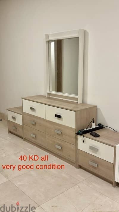 Mirror with dresser, perfect condition