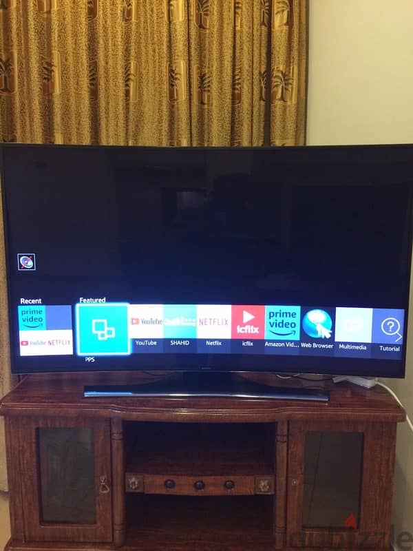 Samsung smart 55 inch curve style with original remote and stand 2