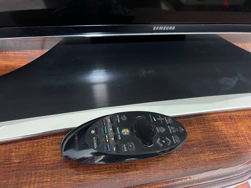 Samsung smart 55 inch curve style with original remote and stand 3