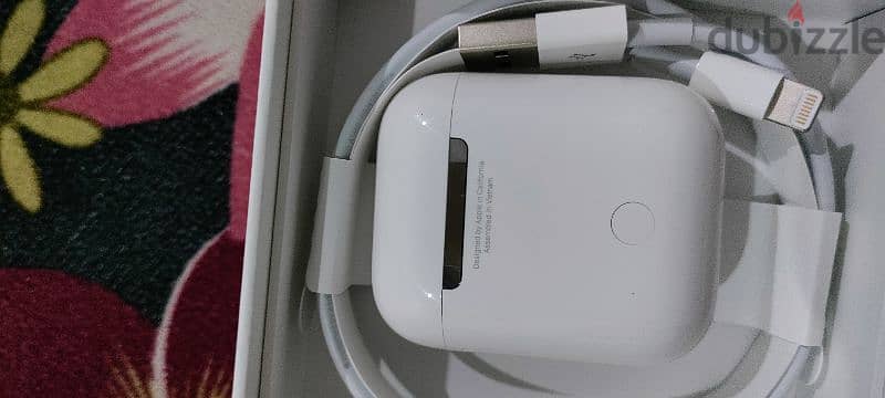 apple airpods 2 with charging case 5