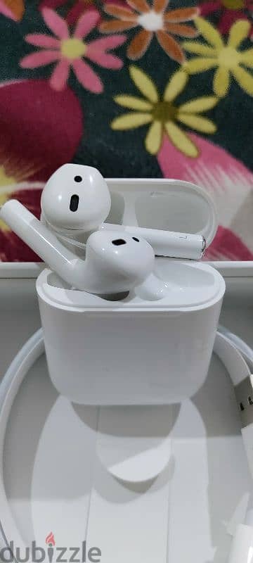 apple airpods 2 with charging case 7