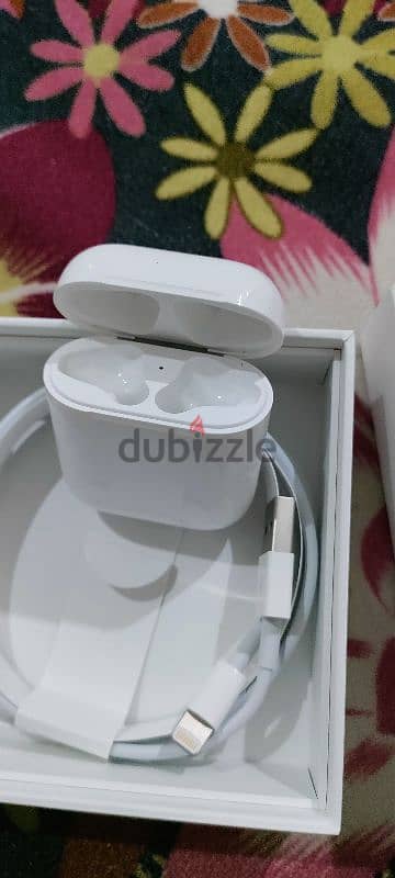 apple airpods 2 with charging case 8