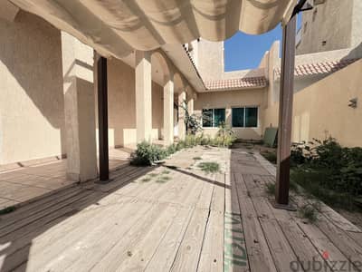 Abu Al Hasania - 4 bedrooms villa with garden