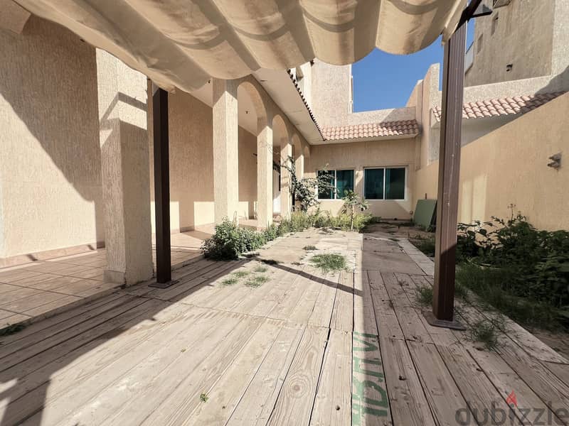 Abu Al Hasania - 4 bedrooms villa with garden 0