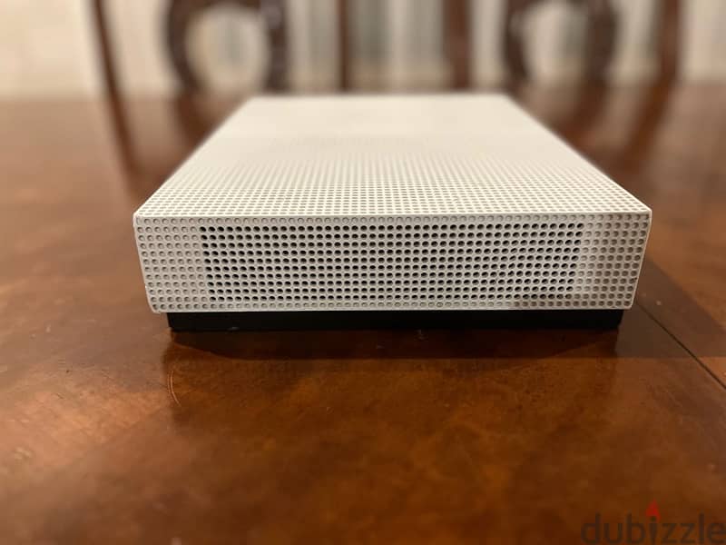 Xbox One S 4