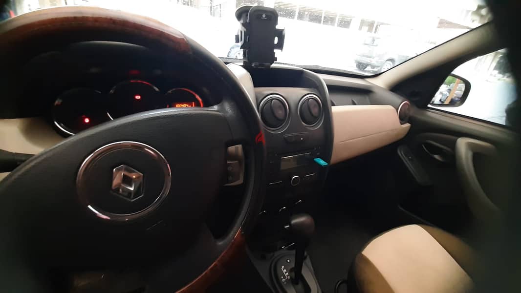 Renault Duster 2016 family used suv for sale in salmiya (100K) 1