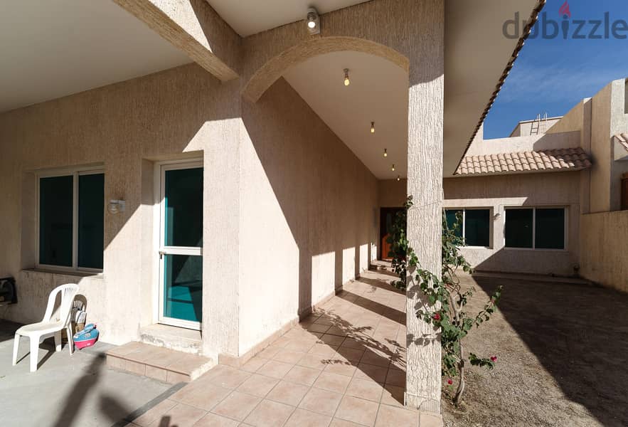 Abu Al Hasania - 4 bedrooms villa with garden 15