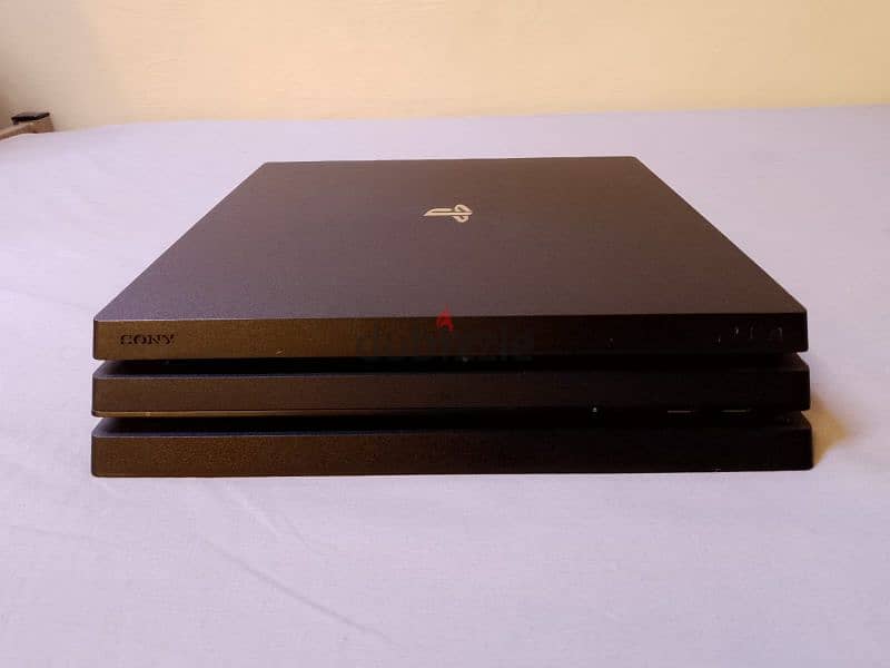 ps4 pro, in great condition, one game cd (until dawn) price 65kd 2