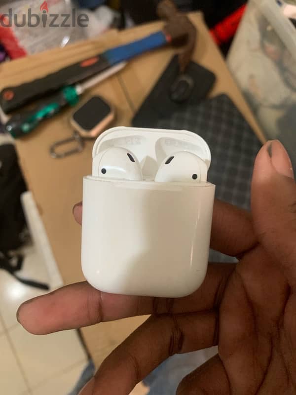 AirPods 2 4