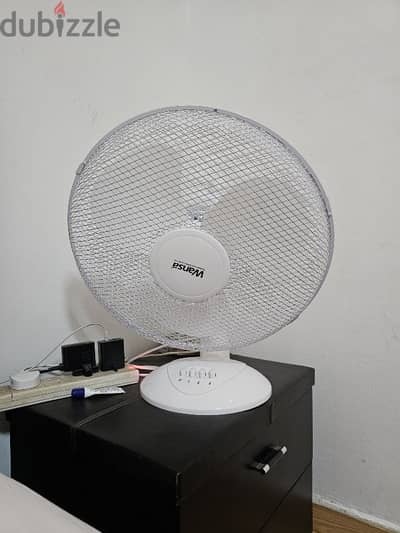 Table fan. only 1 month used